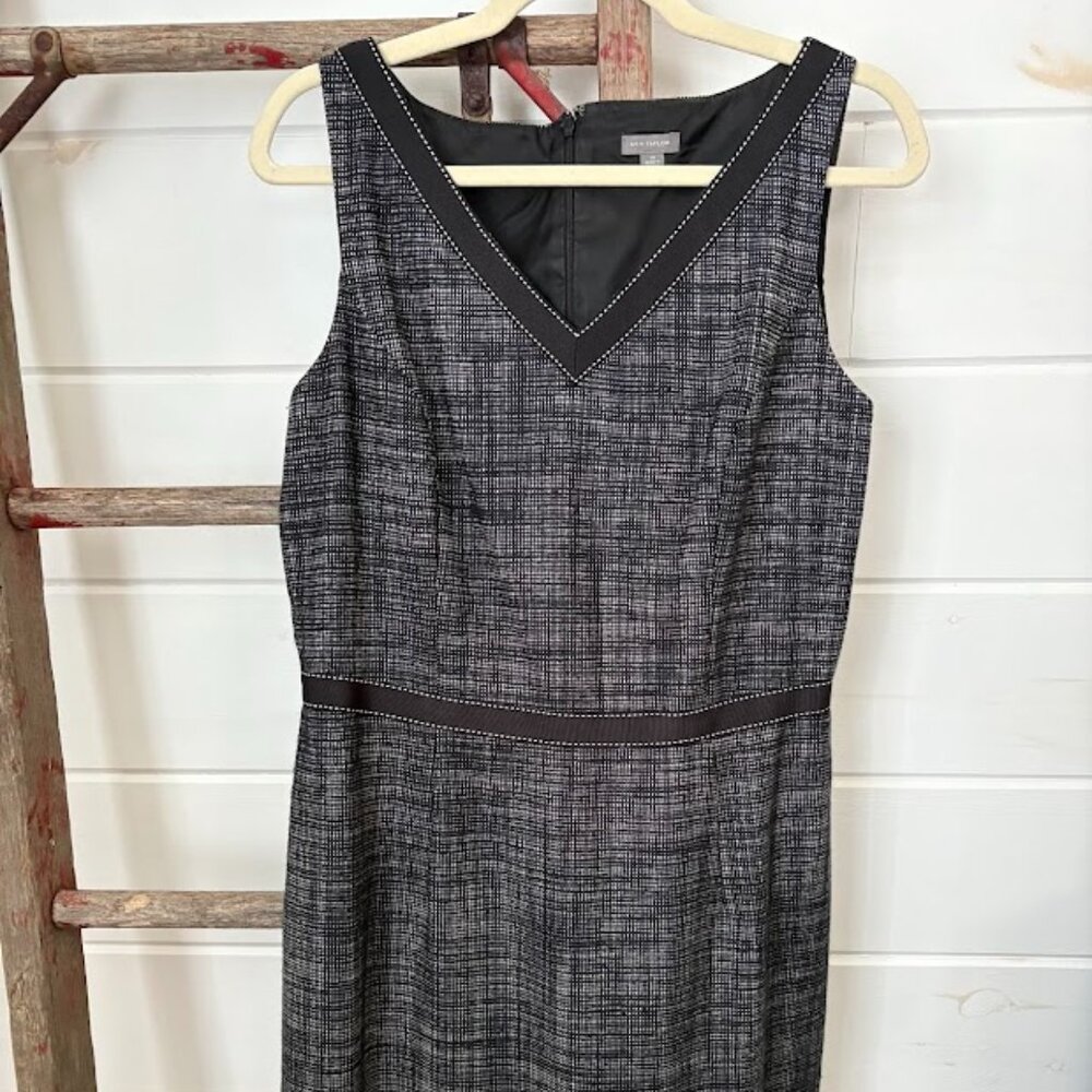 Ann Taylor Grey/Black V-Neck Dress with Black Belt Size 12